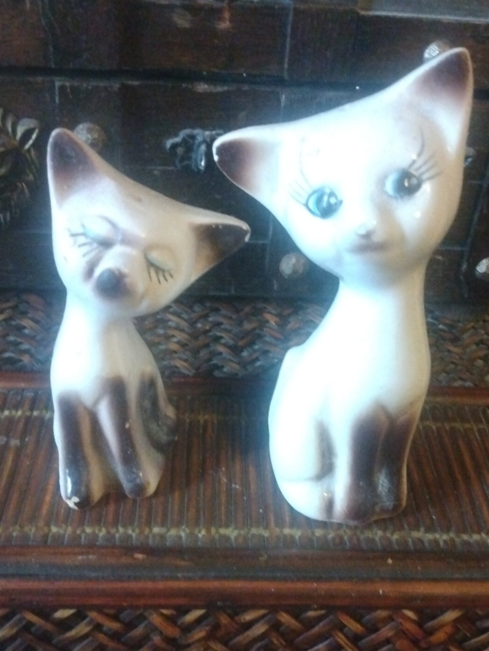 Vintage Ceramic Brown and Cream Simese Cat Figurine Pair - Salt Pepper